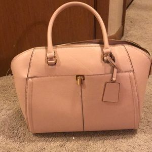 Pink purse for sale! With strap!!!!